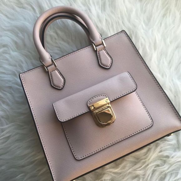 Michael Kors Bridgette Saffiano Leather Messenger - Picture 1 of 6